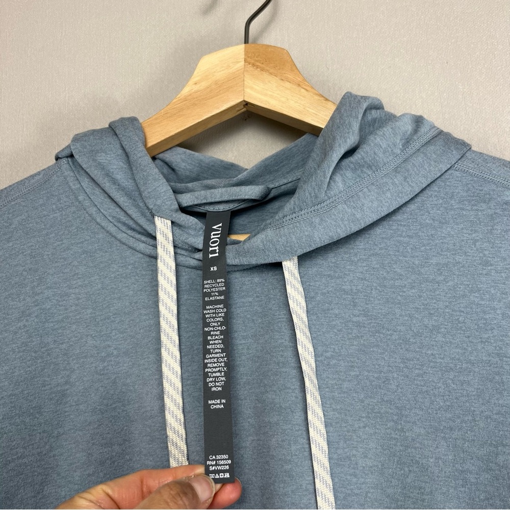Vuori Women's Halo
Essential Cropped Hoodie Light Blue Size XS - Picture 5 of 10